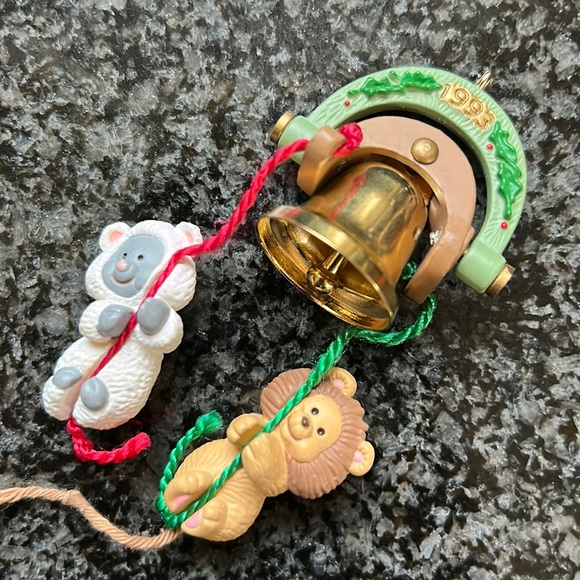 Hallmark 1993 Vintage Ornament Curly n Kingly  Lion & Lamb - Picture 10 of 10